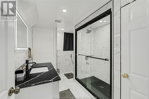 1867 Kent Street, Windsor, ON - Indoor Photo Showing Bathroom