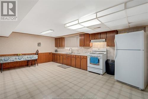 1867 Kent Street, Windsor, ON - Indoor Photo Showing Kitchen