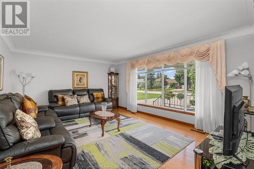 1867 Kent Street, Windsor, ON - Indoor Photo Showing Living Room