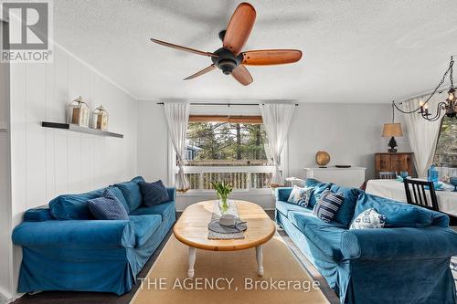 29 Fire Route 79B, Galway-Cavendish And Harvey, ON - Indoor Photo Showing Living Room