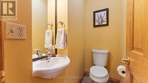 12 North Street, Brantford, ON - Indoor Photo Showing Bathroom