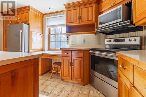 5588 Wellington 39 Road, Guelph/Eramosa, ON - Indoor Photo Showing Kitchen