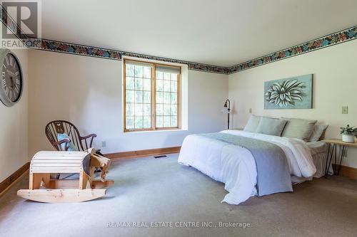 5588 Wellington 39 Road, Guelph/Eramosa, ON - Indoor Photo Showing Bedroom