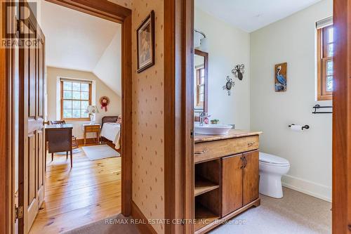 5588 Wellington 39 Road, Guelph/Eramosa, ON - Indoor Photo Showing Bathroom