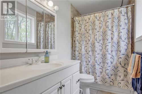 3 Piece bath on main level - 129 Spinnaker Way, Woodlawn, ON - Indoor Photo Showing Bathroom