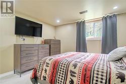 Lower level bedroom with walk in closet and en-suite - 