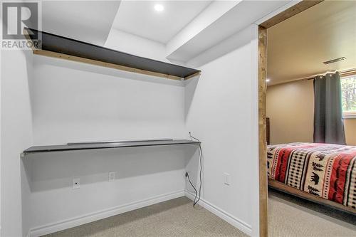 Lower level bedroom with walk in closet and en-suite - 129 Spinnaker Way, Woodlawn, ON - Indoor