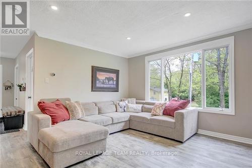 129 Spinnaker Way, Ottawa, ON - Indoor Photo Showing Living Room