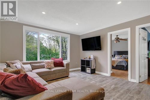 129 Spinnaker Way, Ottawa, ON - Indoor Photo Showing Living Room