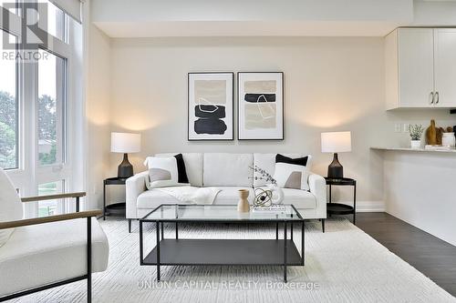 109 - 23 Eldora Avenue, Toronto, ON - Indoor Photo Showing Living Room