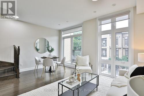 109 - 23 Eldora Avenue, Toronto, ON - Indoor Photo Showing Living Room