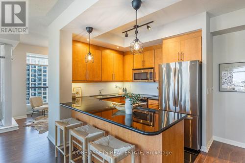 2102 - 628 Fleet Street, Toronto (Niagara), ON - Indoor Photo Showing Kitchen