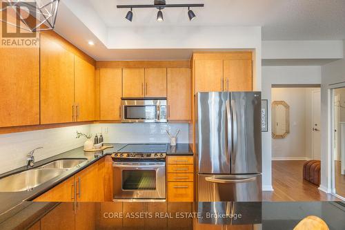 2102 - 628 Fleet Street, Toronto (Niagara), ON - Indoor Photo Showing Kitchen