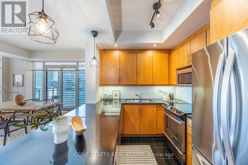 2102 - 628 Fleet Street, Toronto (Niagara), ON - Indoor Photo Showing Kitchen