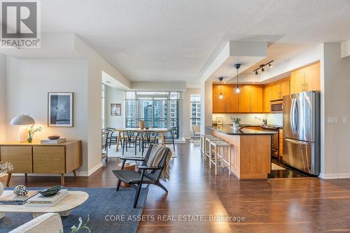 2102 - 628 Fleet Street, Toronto (Niagara), ON - Indoor Photo Showing Kitchen