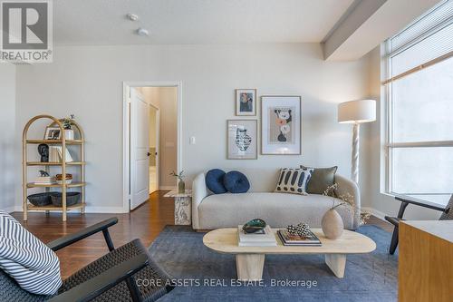 2102 - 628 Fleet Street, Toronto (Niagara), ON - Indoor Photo Showing Living Room