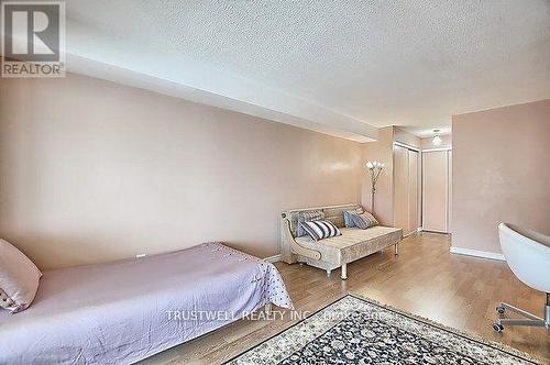 812 - 309 Major Mackenzie Drive E, Richmond Hill, ON - Indoor Photo Showing Bedroom