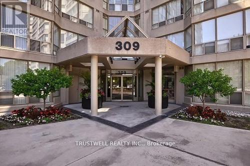 812 - 309 Major Mackenzie Drive E, Richmond Hill, ON - Outdoor