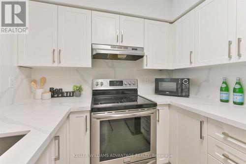 207 - 1 Emerald Lane, Vaughan, ON - Indoor Photo Showing Kitchen