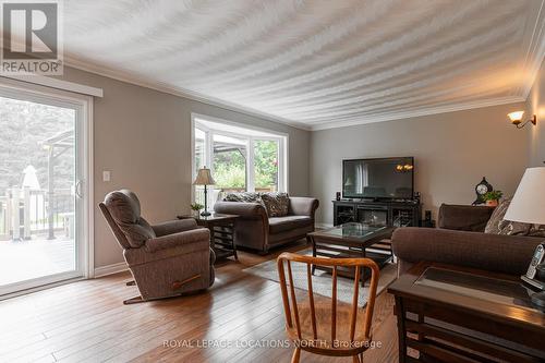 4887 7 Sunnidale Conc, Clearview, ON - Indoor Photo Showing Living Room