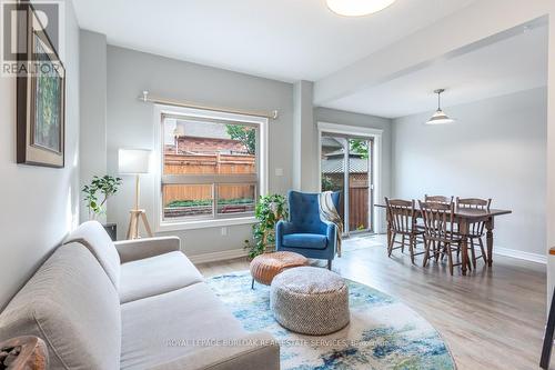 1037 Fernridge Common, Burlington, ON - Indoor Photo Showing Living Room