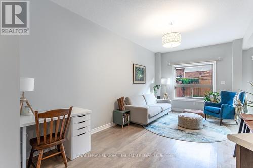 1037 Fernridge Common, Burlington, ON - Indoor Photo Showing Living Room