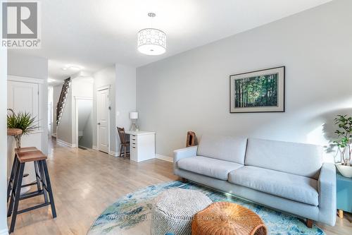 1037 Fernridge Common, Burlington (Bayview), ON - Indoor Photo Showing Living Room