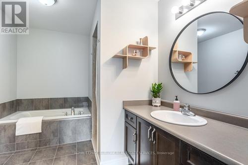 1037 Fernridge Common, Burlington, ON - Indoor Photo Showing Bathroom