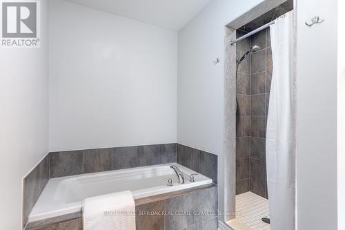 1037 Fernridge Common, Burlington, ON - Indoor Photo Showing Bathroom