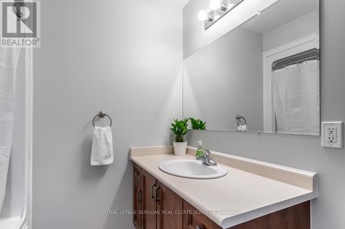 1037 Fernridge Common, Burlington, ON - Indoor Photo Showing Bathroom