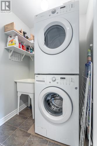 1037 Fernridge Common, Burlington, ON - Indoor Photo Showing Laundry Room