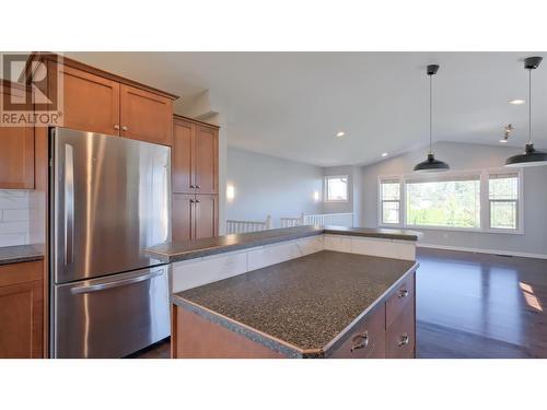 4891 Warbler Court, Kelowna, BC - Indoor Photo Showing Kitchen