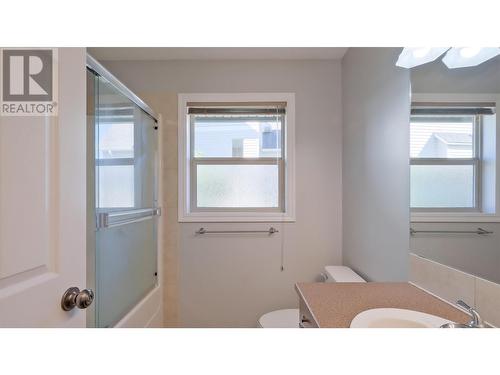 4891 Warbler Court, Kelowna, BC - Indoor Photo Showing Bathroom