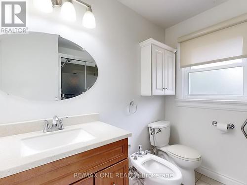 19 Orlanda Road, Hamilton (Stoney Creek), ON - Indoor Photo Showing Bathroom