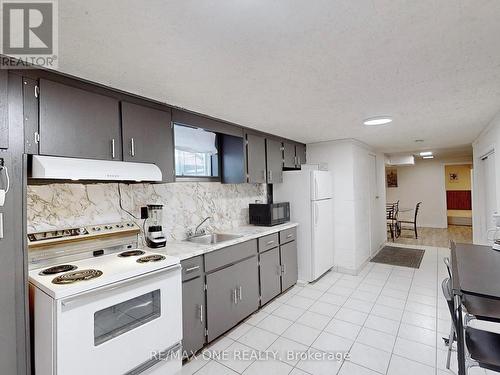 19 Orlanda Road, Hamilton, ON - Indoor Photo Showing Kitchen