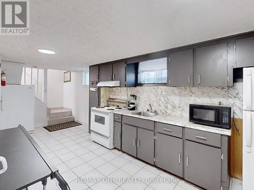 19 Orlanda Road, Hamilton (Stoney Creek), ON - Indoor Photo Showing Kitchen