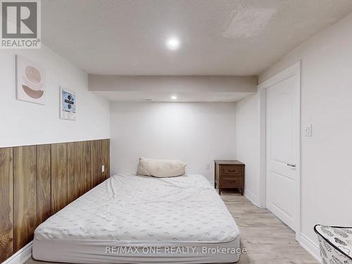 19 Orlanda Road, Hamilton, ON - Indoor Photo Showing Bedroom