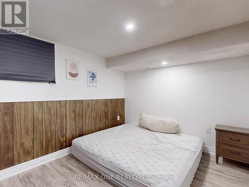 19 Orlanda Road, Hamilton (Stoney Creek), ON - Indoor Photo Showing Bedroom