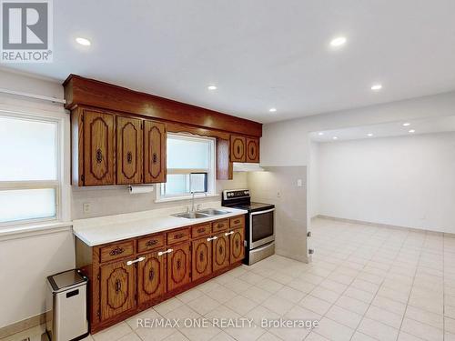 19 Orlanda Road, Hamilton, ON - Indoor Photo Showing Kitchen With Double Sink