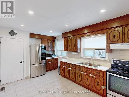 19 Orlanda Road, Hamilton (Stoney Creek), ON - Indoor Photo Showing Kitchen With Double Sink