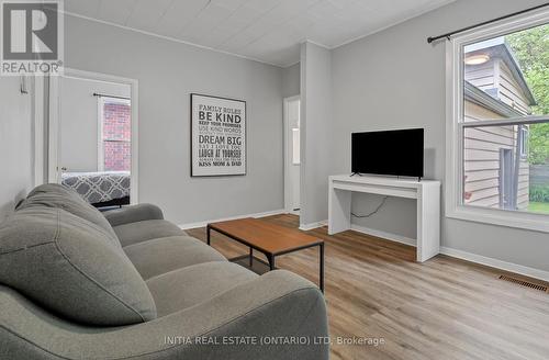 147 Wilson Avenue, London, ON - Indoor Photo Showing Living Room