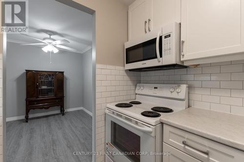 213 - 440 Wellington Street, St. Thomas, ON - Indoor Photo Showing Kitchen