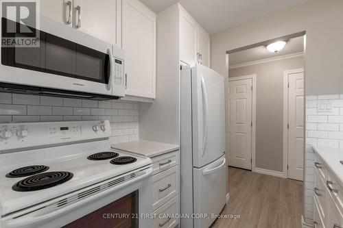 213 - 440 Wellington Street, St. Thomas, ON - Indoor Photo Showing Kitchen