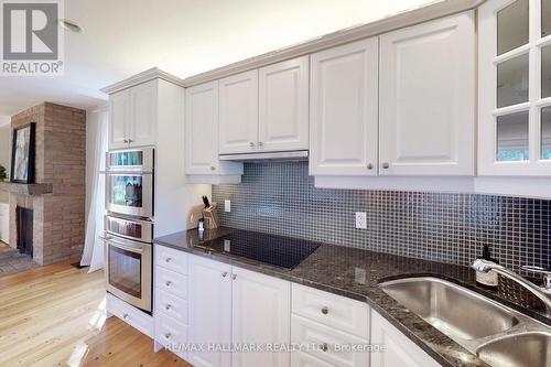 7 Gerald Street, Toronto (St. Andrew-Windfields), ON - Indoor Photo Showing Kitchen With Upgraded Kitchen