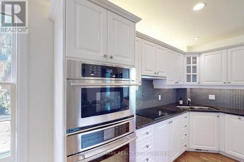 7 Gerald Street, Toronto (St. Andrew-Windfields), ON - Indoor Photo Showing Kitchen With Double Sink With Upgraded Kitchen