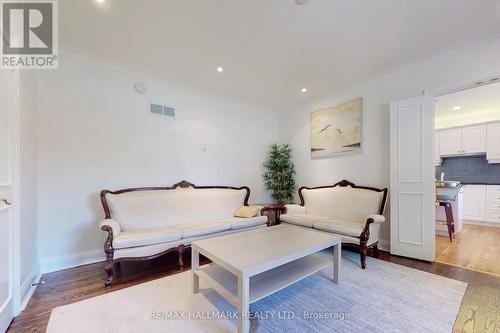 7 Gerald Street, Toronto (St. Andrew-Windfields), ON - Indoor Photo Showing Living Room