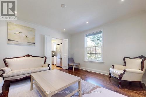 7 Gerald Street, Toronto (St. Andrew-Windfields), ON - Indoor Photo Showing Living Room