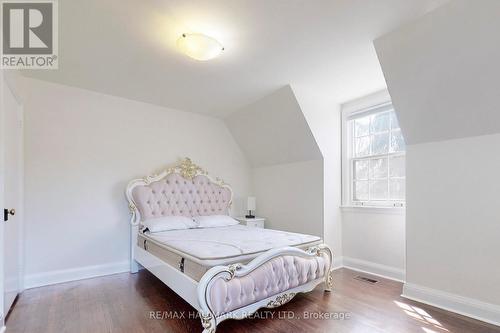 7 Gerald Street, Toronto (St. Andrew-Windfields), ON - Indoor Photo Showing Bedroom