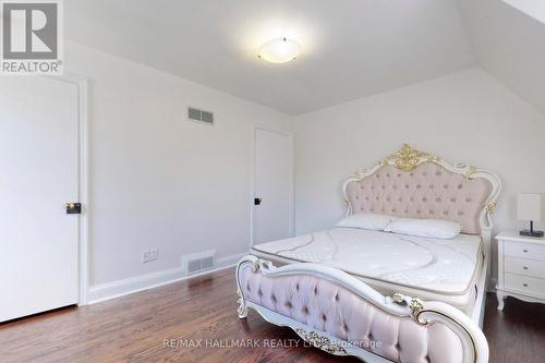 7 Gerald Street, Toronto (St. Andrew-Windfields), ON - Indoor Photo Showing Bedroom