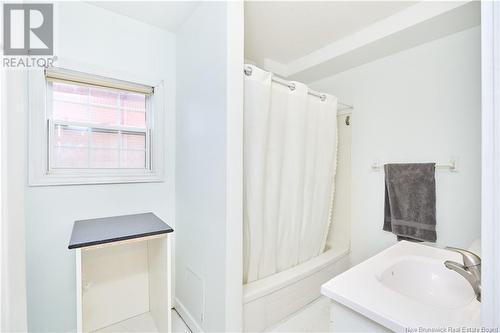 99 Pine Street, Moncton, NB - Indoor Photo Showing Bathroom